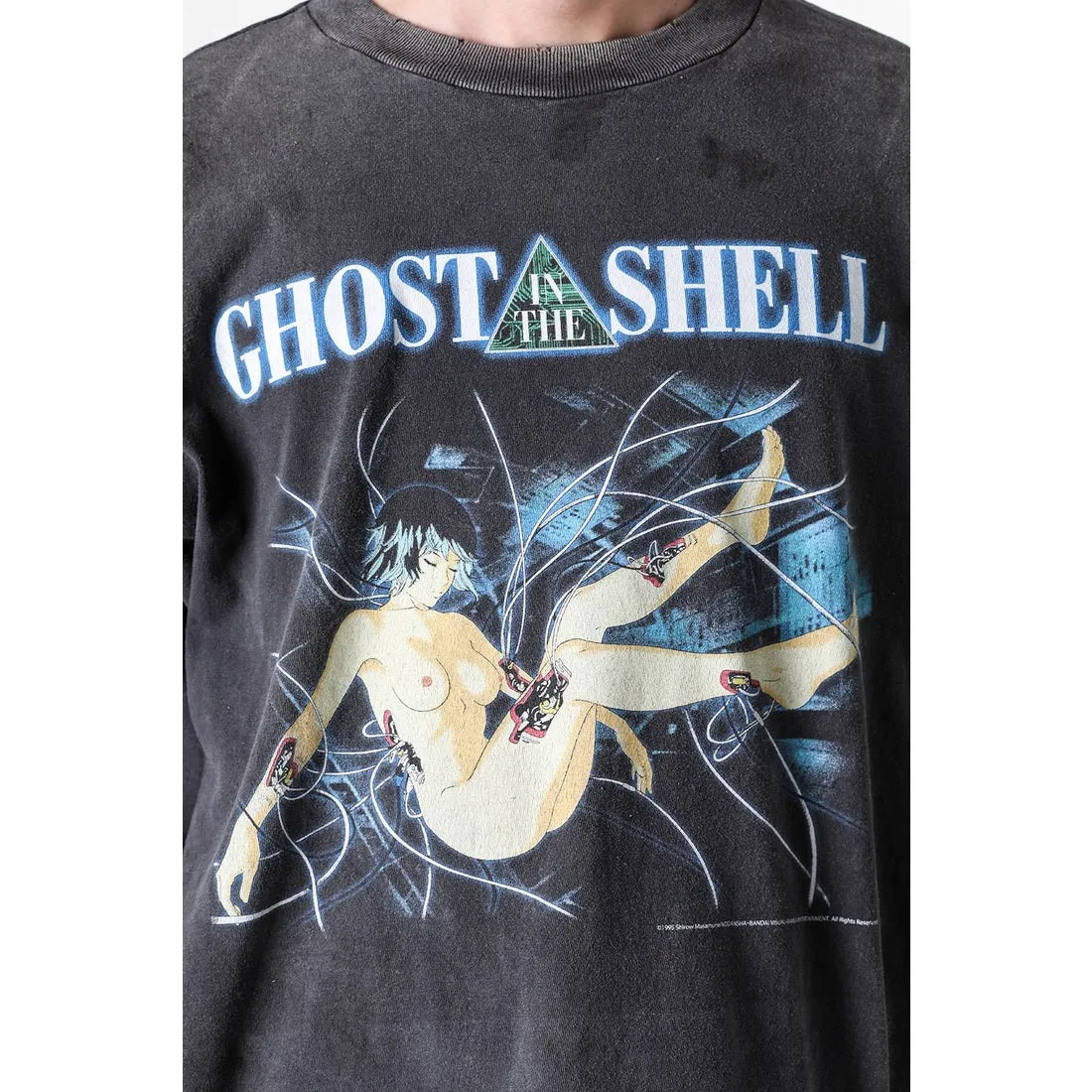 SAINT Mxxxxxx × GHOST IN THE SHELL Ghost in the Shell GS_LS TEE/GITS/BLK Big IP Ghost in the Shell co-branded model Sleeping Motoko Kusanagi Retro distressed long sleeves Washed black S-XL Ready-to-wear Assute dyeing Full-body spray fade/replacement fade Correct accessories Joint LOGO wash mark/main mark/cherub mark Super complex printing replica The drawing/pattern making cycle is very long and the hand graffiti is dirty.